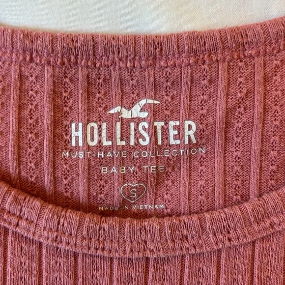 Hollister must-have collection baby tee - Picture 2 of 2